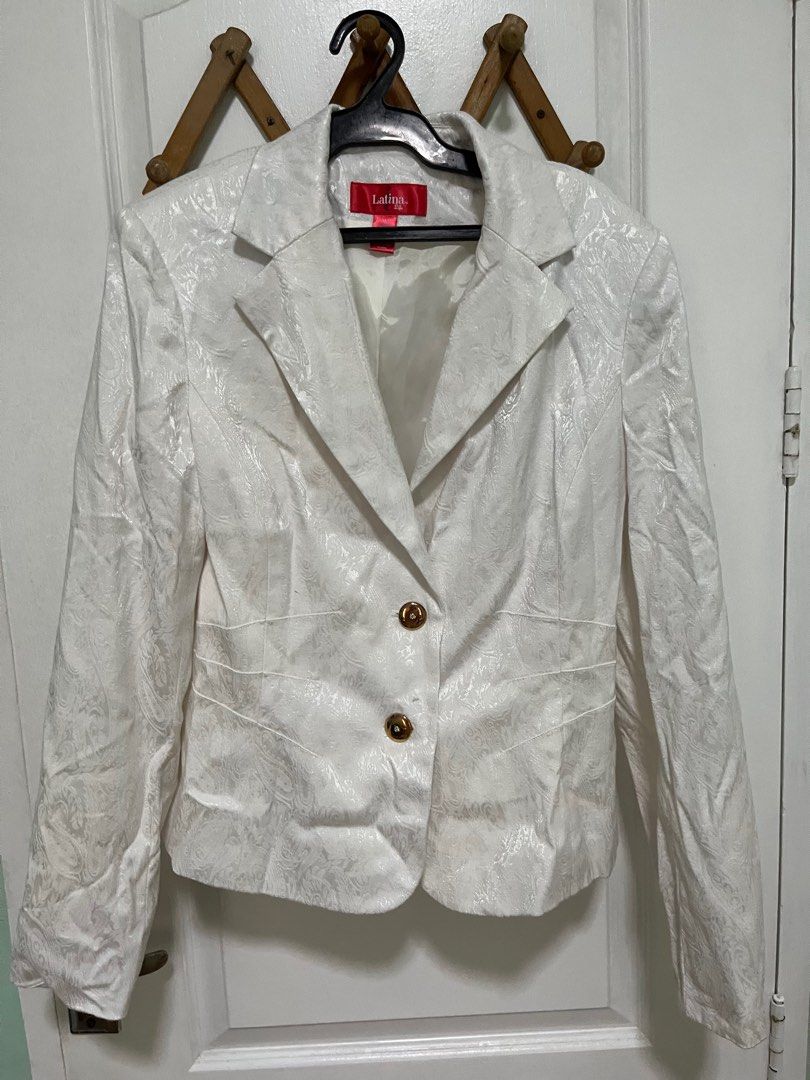 White Printed Blazer (Category: Coats, Jackets and Outerwear) located in Marikina City. Submitted by relocatingitems (Listing ID 1321906492, Image 1). Description: Good for events RFS: Decluttering.