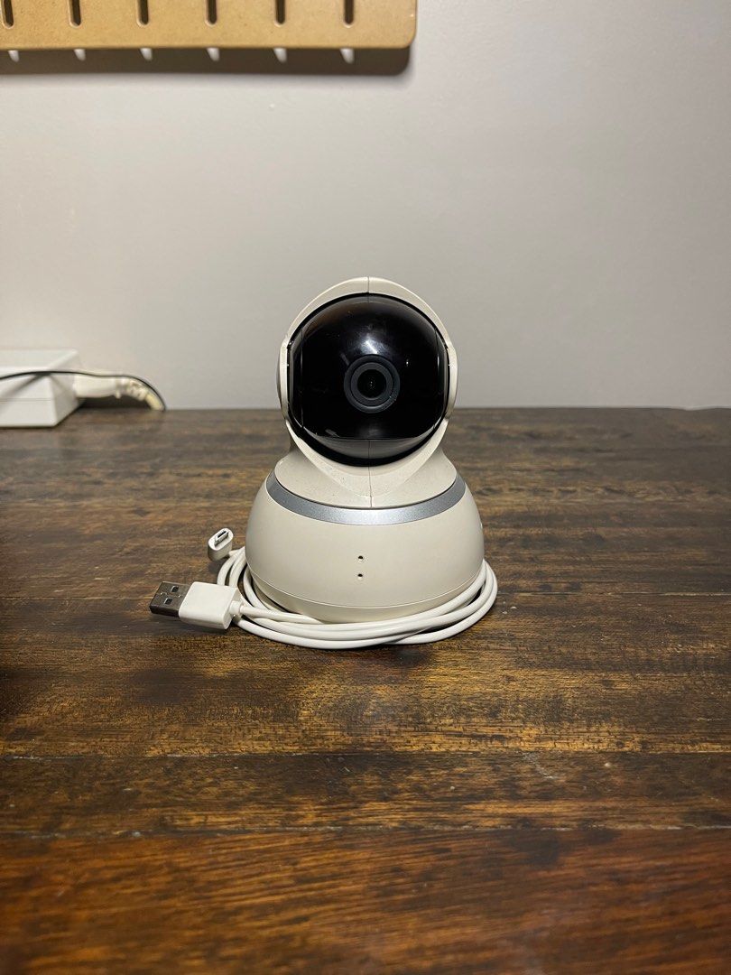 Xiaomi CCTV (Yi Home App) (Category: Security Systems & CCTV Cameras) located in Pasig City. Submitted by iammivm (Listing ID 1321974554, Image 1). Description: Not connecting properly.