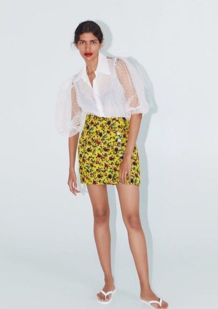 ZARA DRAPED FLORAL PRINT MINI SKIRT WITH JEWEL BUTTON Fesyen Wanita Pakaian Wanita Gaun Rok di Carousell