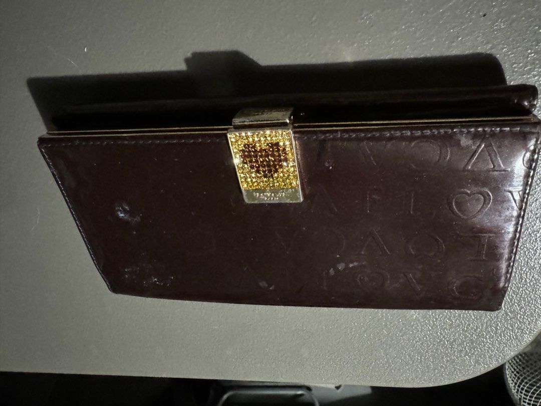 💯 LoveCat Long Wallet (Category: Luxury Bags & Wallets) located in Cavite. Submitted by mcbfave (Listing ID 1322134459, Image 1). Description: sf c/o buyer.