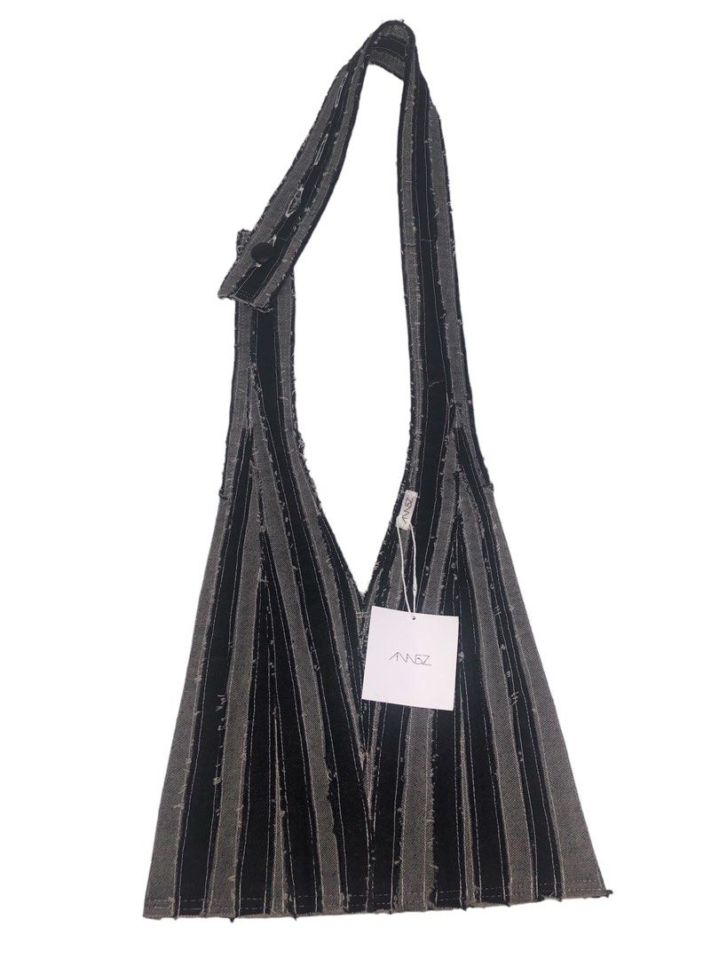 Anabeza Patched Triangle Bag in Black Denim (Category: Cross-body Bags) located in Caloocan City. Submitted by theeclutter (Listing ID 1322195571, Image 1). Description: for sale black denim triangle bag from anabeza could function as a shoulder bag or as a crossbody bag adjustable strap length brand new 5,000 (srp is 6,500) it’s a really beautiful piece. i think it’s a nicer version of the regular triangle bags..