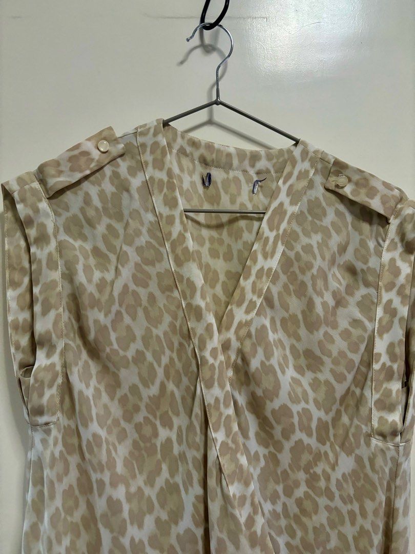 Animal print chiffon sleeveless (Category: Sleeveless) located in Pasig City. Submitted by aac2021 (Listing ID 1322090614, Image 2). Description: RFS: Decluttering Dimension : Bustline - 38 inches .