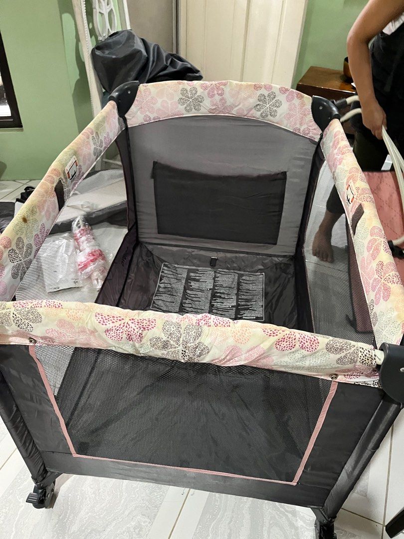 Apruva Crib (Category: Cots & Cribs) located in Quezon City. Submitted by erinsotto (Listing ID 1322037312, Image 2). Description: .
