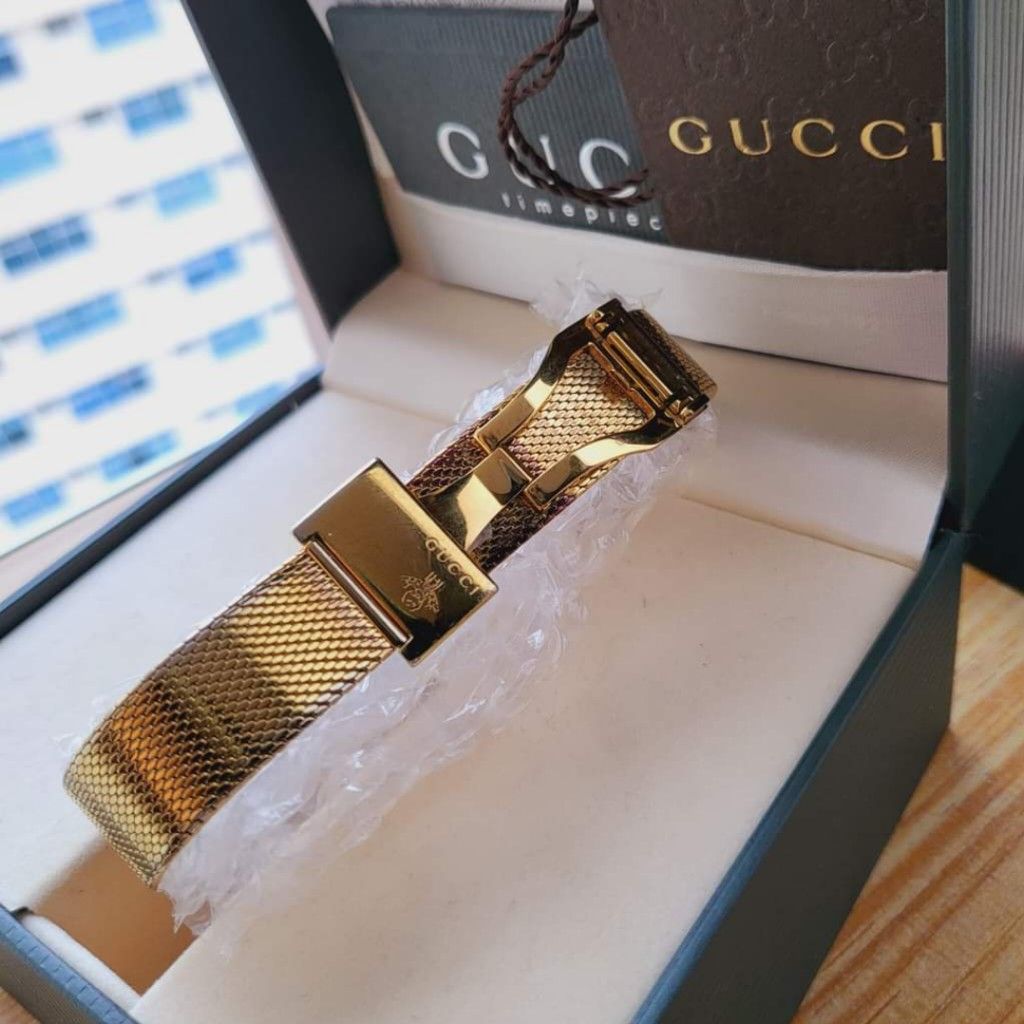 Authentic Gucci 147.5 G frame mesh watch for Unisex