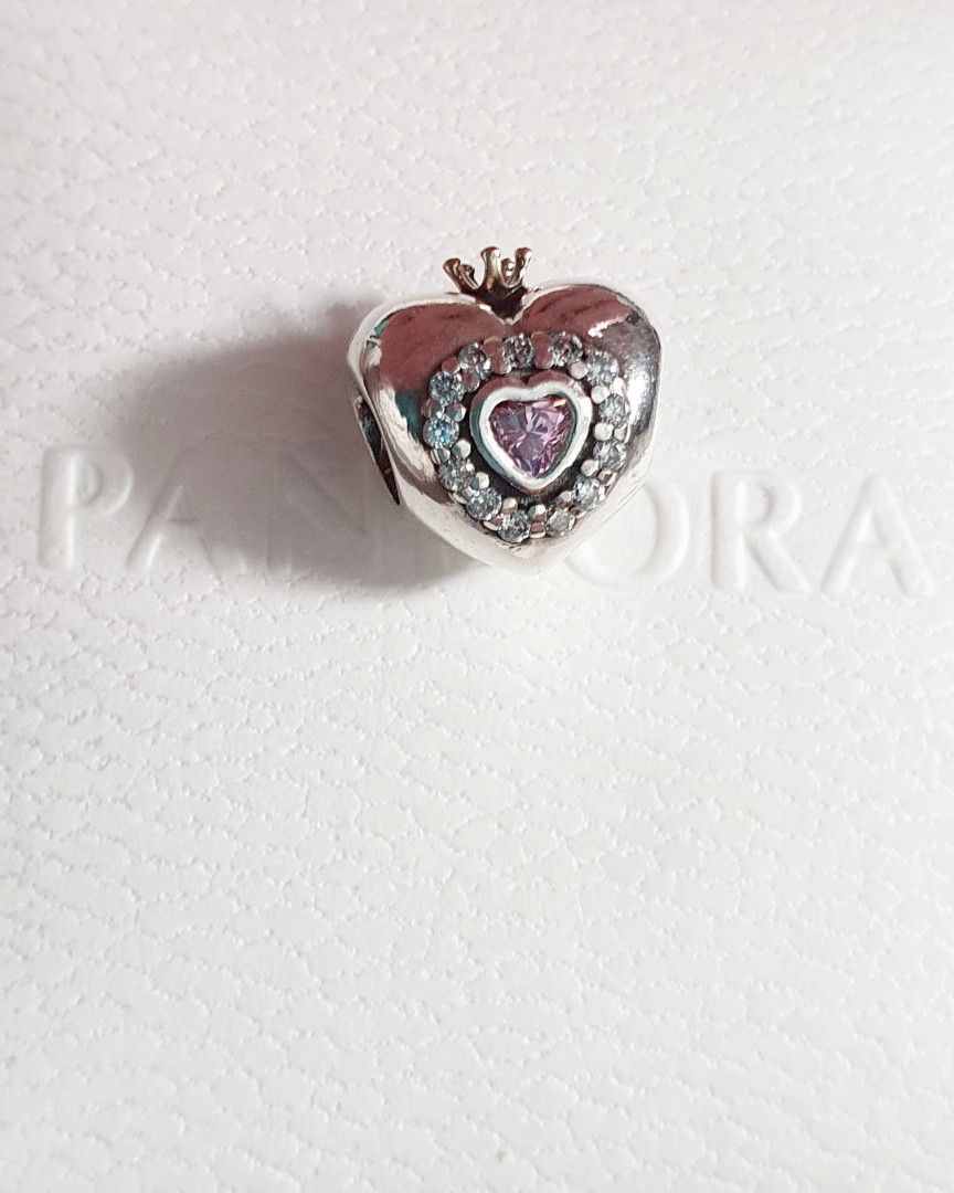 Pandora princess heart charm top