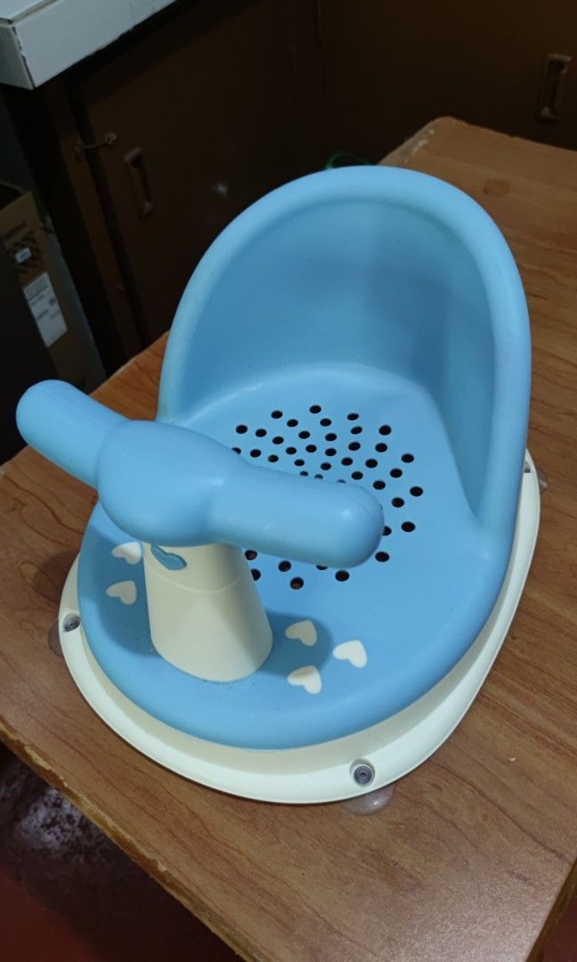 Baby bath chair (Category: Bathtub & Bath Accessories) located in Manila. Submitted by famph (Listing ID 1322053419, Image 2). Description: .
