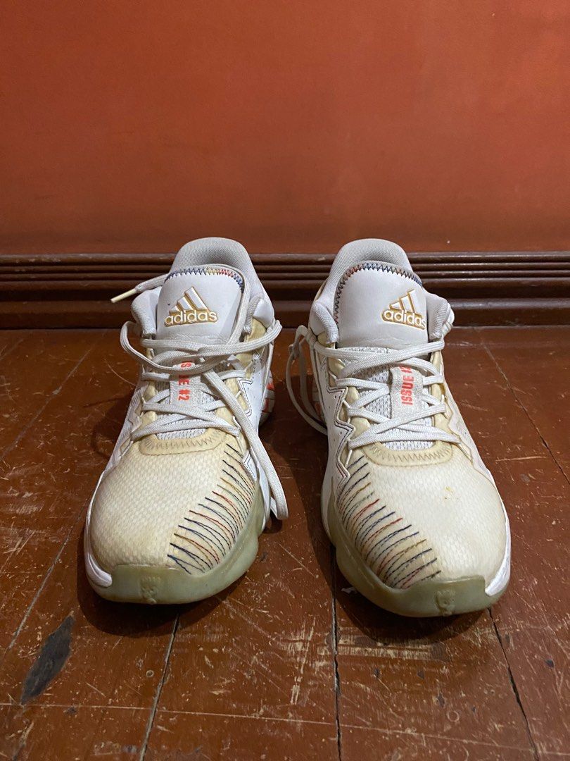 Donovan Mitchell 2 Basketball Shoes (Category: Sneakers) located in Cainta. Submitted by sneakseller1995 (Listing ID 1322165260, Image 2). Description: Legit pair Bought for 5500 RFS: I don’t use it anymore Size: US 8 26 cm PM me if interested.
