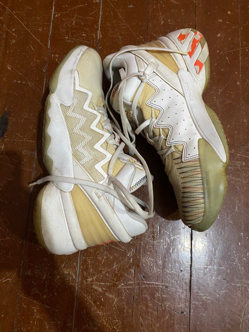Donovan Mitchell 2 Basketball Shoes (Category: Sneakers) located in Cainta. Submitted by sneakseller1995 (Listing ID 1322165260, Image 3). Description: Legit pair Bought for 5500 RFS: I don’t use it anymore Size: US 8 26 cm PM me if interested.