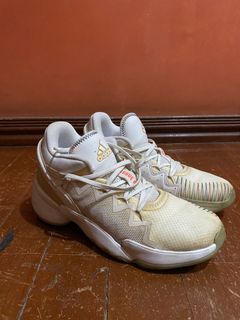 (Category: ) located in . Submitted by sneakseller1995 (Listing ID 1322165260, Image 1). Description: .