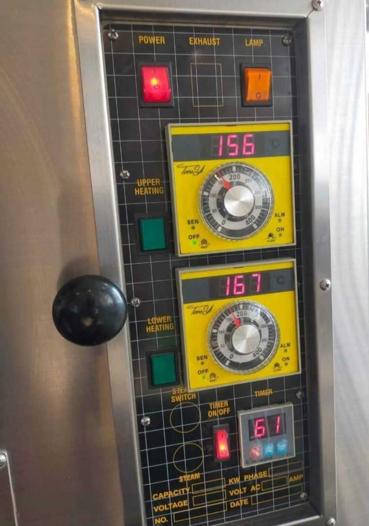 Besterm 3 deck electric oven (Category: Ovens & Toasters) located in Marikina City. Submitted by mavicg (Listing ID 1322112982, Image 3). Description: 3 deck, 6 plates 72x46 cm. Used but not abuse, in very good condition. Negotiable.