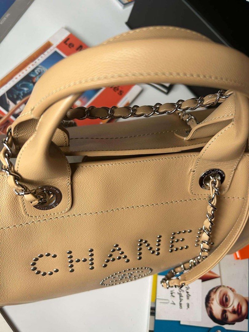 Chanel Deauville Tote beige Large (Category: Luxury Bags & Wallets) located in Quezon City. Submitted by luxuryamethystph (Listing ID 1322099249, Image 3). Description: Chanel Deauville Tote beige Large with authenticity card,dustbag.