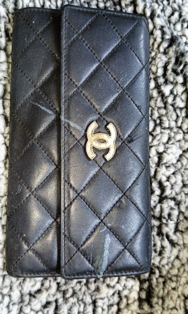 Sale!!! Chanel Long Wallet (Category: Wallets & Card holders) located in Romblon. Submitted by migustyles (Listing ID 1322093752, Image 1). Description: Chanel Long Wallet quillted scratches, water marks with hologram.
