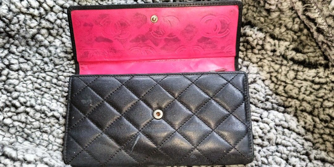 Sale!!! Chanel Long Wallet (Category: Wallets & Card holders) located in Romblon. Submitted by migustyles (Listing ID 1322093752, Image 3). Description: Chanel Long Wallet quillted scratches, water marks with hologram.