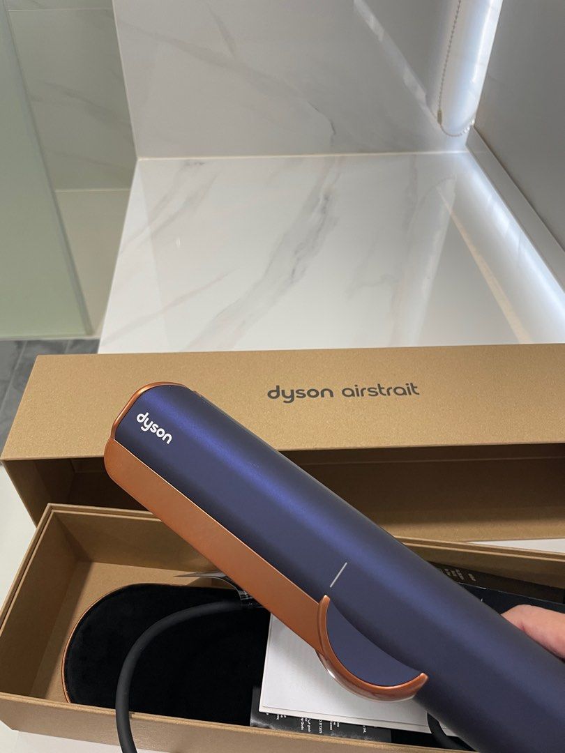 Dyson airstrait, Beauty & Personal Care, Hair Products on Carousell