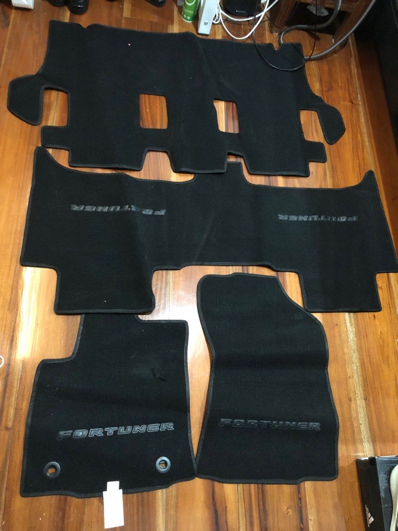 Fortuner Original Floor Mat Set Model Q 2023 (Category: Body Parts and Accessories) located in Manila. Submitted by vintageonlinee (Listing ID 1322025912, Image 1). Description: Rfs: changed the matting to deep dish Model: 2.8 4x2 Q AT Negotiable.