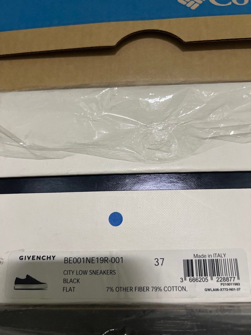 Givenchy (Category: Sneakers) located in Manila. Submitted by reesesreeses (Listing ID 1322140773, Image 3). Description: Wrong size. Complete inclusion.