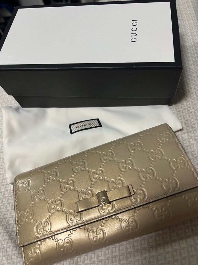 Gucci gold wallet (Category: Luxury Bags & Wallets) located in Manila. Submitted by reesesreeses (Listing ID 1322143682, Image 1). Description: Got it at 25k.