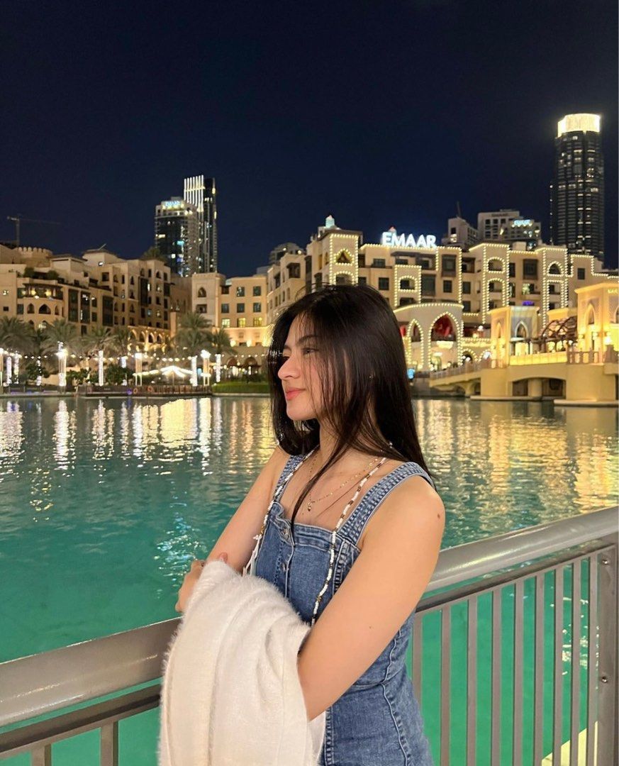 H&M Button Front Denim Dress (Category: Dresses) located in San Pedro. Submitted by summerdeclutters (Listing ID 1322133433, Image 1). Description: 🪷 Fits XS-S 🪷 In great condition 🪷 Very good quality 🪷 Open for negotiations! 💌.