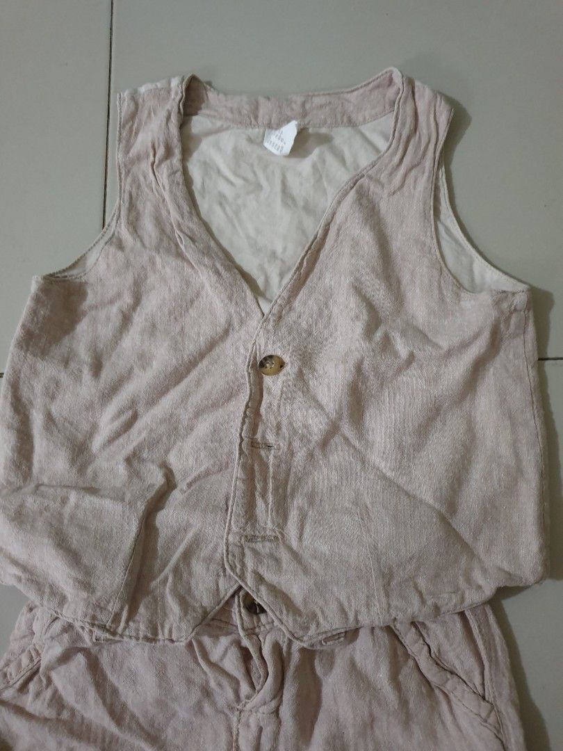 H&M vest and shorts terno (Category: Babies & Kids Fashion) located in Rosales. Submitted by k.dee (Listing ID 1322137393, Image 2). Description: .