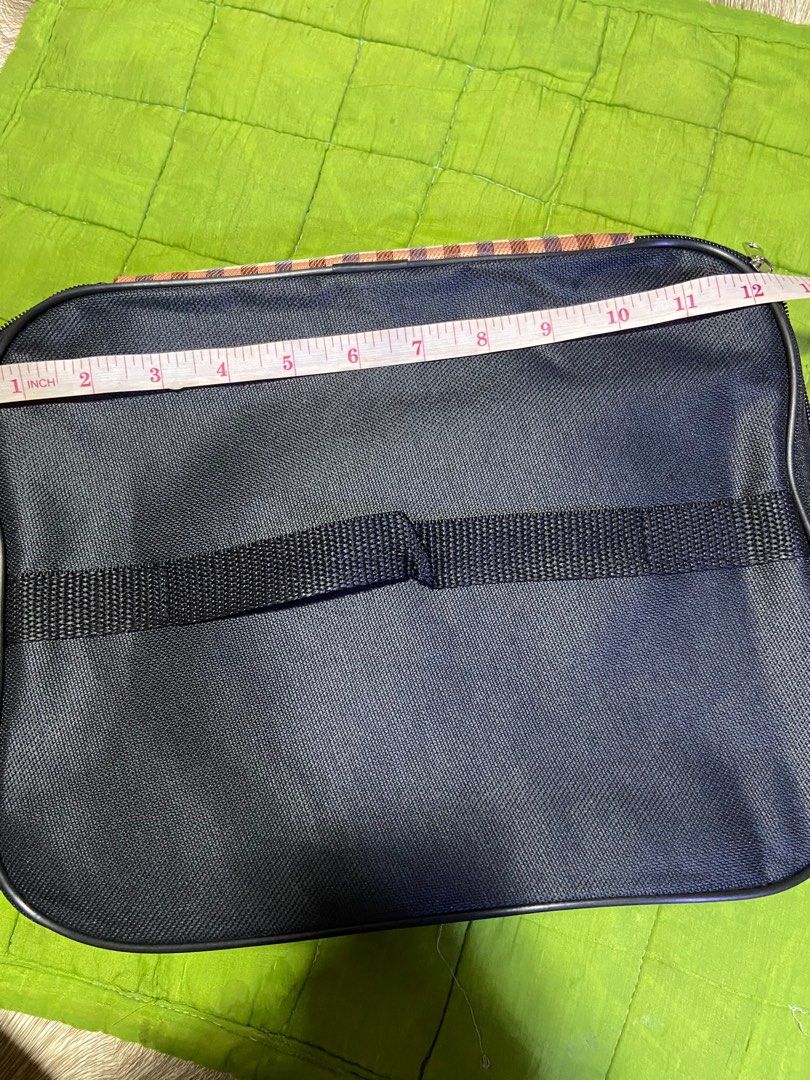 Thermal Lunch Bag (Big size) (Category: Food Organization & Storage) located in Paranaque City. Submitted by rrrr_ocampo (Listing ID 1322079336, Image 3). Description: 1 New thermal lunch bag. Bought it in tiktok shop before the school year started kaya lang wrong size ang pinadala ng seller. Too big para sa baunan ng anak ko so hindi nagamit. Rfs: need funds. Delivery fee or shipping fee will be shouldered but the buyer..