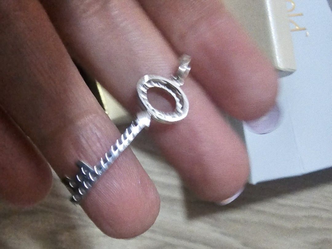 Key Diamond Pendant 18k White Gold (Category: Jewelry) located in Taguig. Submitted by riello (Listing ID 1322161023, Image 3). Description: Complete bought from Pure Gold Jewellers in Abu Dhabi Airport. Can pass for a gift. VS, F color, 0.20 total carat, 1.438 grams can be given as a gift. Box, dustbag, paperbag and certificate of authentication..