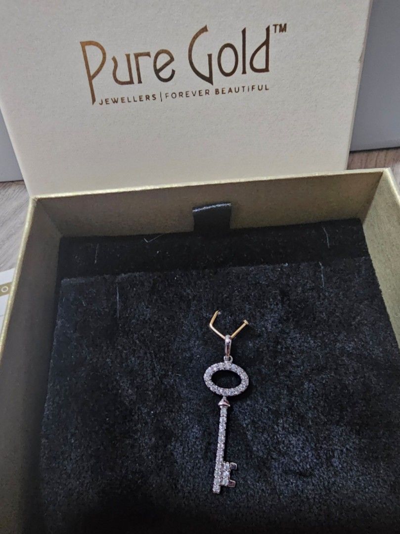 Key Diamond Pendant 18k White Gold (Category: Jewelry) located in Taguig. Submitted by riello (Listing ID 1322161023, Image 1). Description: Complete bought from Pure Gold Jewellers in Abu Dhabi Airport. Can pass for a gift. VS, F color, 0.20 total carat, 1.438 grams can be given as a gift. Box, dustbag, paperbag and certificate of authentication..
