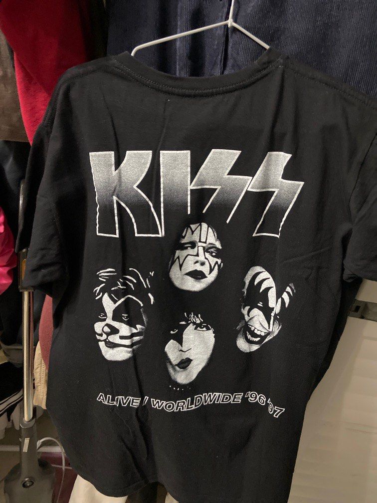 KISS BAND TEE tshirt (Category: Shirts) located in Subic. Submitted by b12345678bbbb (Listing ID 1321762491, Image 2). Description: Brand new pero nalabahan na Still unworn Feels really High quality .