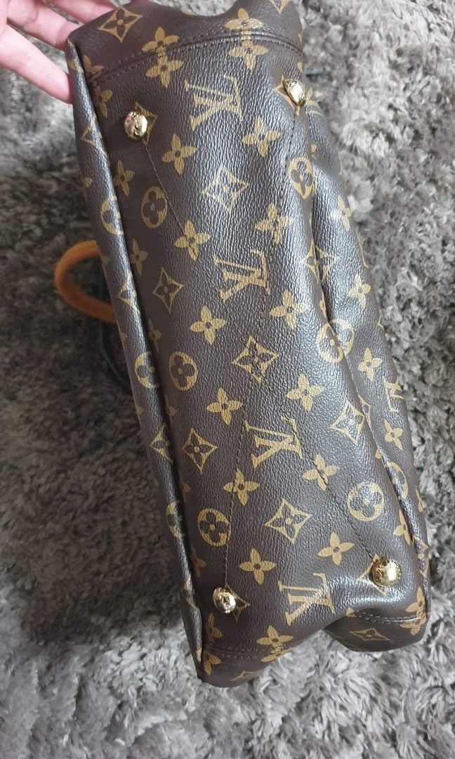 LV Pallas Monogram M/M (Category: Luxury Bags & Wallets) located in Minglanilla. Submitted by charmaineb60300 (Listing ID 1322190878, Image 3). Description: .