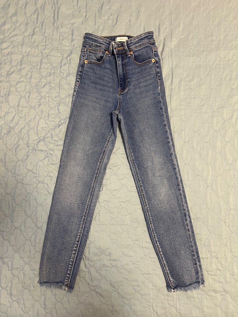 Mango Teens Skinny Jeans - XXS (Category: Jeans) located in Manila. Submitted by 1d4wurs (Listing ID 1322069249, Image 2). Description: Waist (laid flat): 9.5 inches Length: 33.5 inches Good for people with 22-23” waist & petite frame No COD please. Message me for more details. .