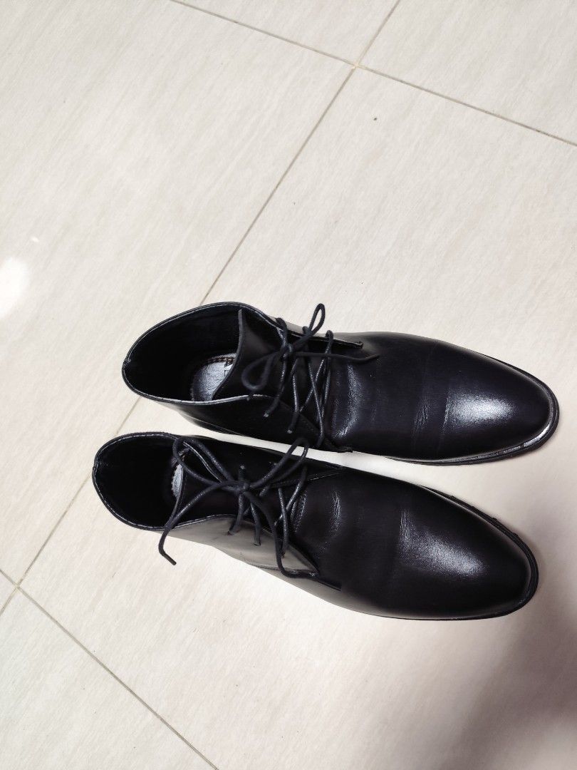 Marikina Made Shoes for Men Size 43 (Category: Casual Shoes) located in Cavite. Submitted by ubuy05 (Listing ID 1322051135, Image 2). Description: hi- Cut Used Once Size 43 Genuine Leather mArikina Made No Box.