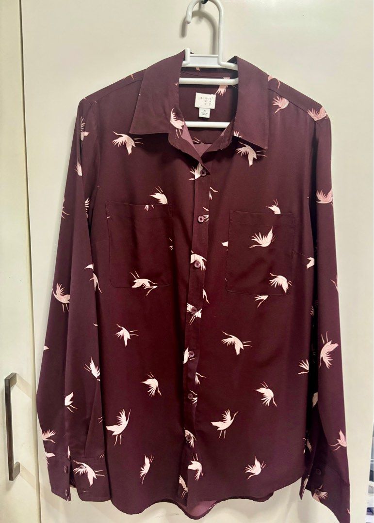 Maroon printed longsleeves (Category: Longsleeves) located in Pasig City. Submitted by aac2021 (Listing ID 1322082631, Image 1). Description: RFS: Decluttering Dimension : Bustline - 40 inches Length - 26 inches .