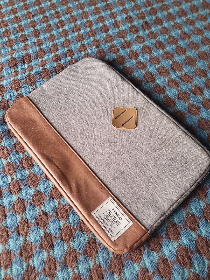 Miniso Laptop Sleeve na swak for a MacBook Air