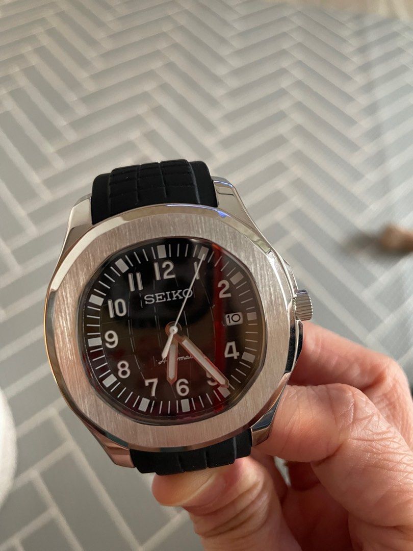 MOD Seiko - automatic (Category: Watches) located in Singapore. Submitted by lee_123456 (Listing ID 1322119577, Image 1). Description: NH35A Automatic Movement: Reliable and precise, featuring a date function for added practicality. Refer picture 3 for more detail Remark: please get ur own strap cause mine is small. .