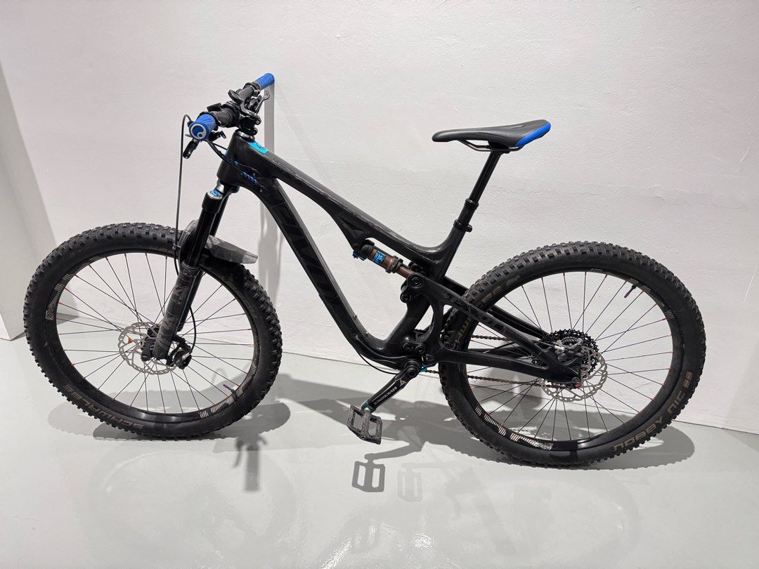Pivot Mach 5.5 M size 27.5 Sports Equipment Bicycles Parts Bicycles on Carousell