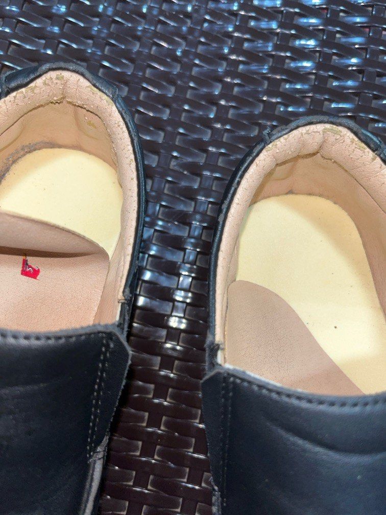 RUSTY LOPEZ Black Leather Shoes 37 (Category: Babies & Kids Fashion) located in Cainta. Submitted by Heart_Caladium (Listing ID 1322134121, Image 3). Description: Rusty Lopez Black Leather School Shoes Size 37 boys Gamit ng anak ko sa school for 1 yr RFS: Di na kasya/ outgrown Flaws: Pls see pic (insole nawawala sa pwesto, rubs sa back part and outer front part) Pwede maghaggle .