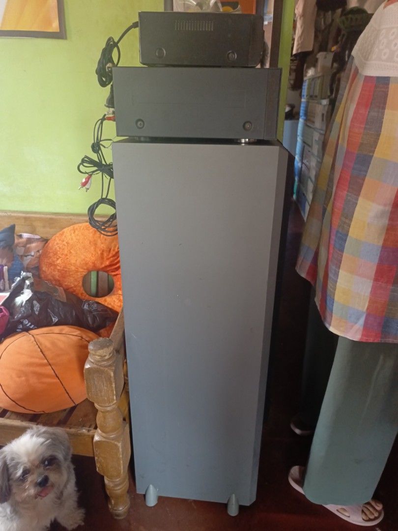 Sakura & Fukuda amplifier, 2 crown big speakers (Category: Soundbars, Speakers & Amplifiers) located in Muntinlupa City. Submitted by steffys_thriftshop (Listing ID 1322022111, Image 2). Description: Bundle for 9k! Only for pick up and lalamove only. Sakura & Fukuda amplifier, 2 crown big speakers with karaoke book and remote..