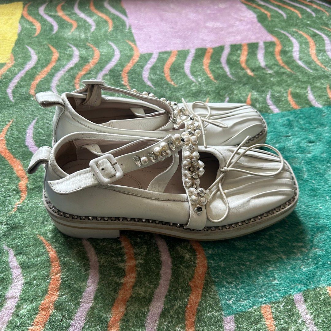 Authentic Simone Rocha White Mary Jane (Category: Heels) located in Mandaluyong City. Submitted by _decluttergirl._ (Listing ID 1322048576, Image 3). Description: Size: 35 Authentic Needs cleaning, natambak Has flaws Has 8 missing gems, needs replacement on some parts of the shoes. Looks like normal gems lang siya, pwede mapalitan Very gorgeous, just don’t fit me anymore :(.