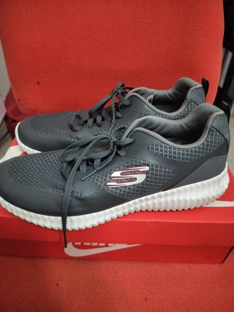 Skechers Lite Weight Memory Foam (Category: Sneakers) located in Caloocan City. Submitted by joean21 (Listing ID 1322157012, Image 3). Description: Light weight shoes by Skechers make it a super comfortable option for walking, running, and standing around for long periods of time.