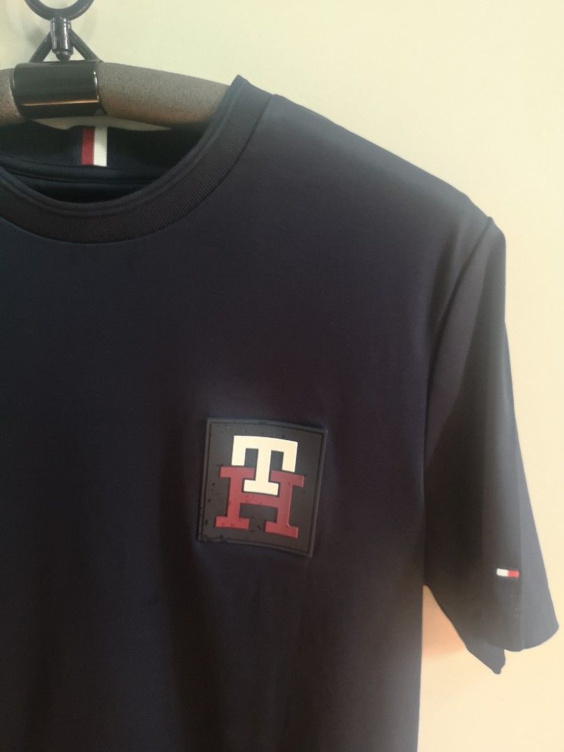 Tommy Hilfiger t shirt (Category: Tshirts & Polo Shirts ) located in Mandaluyong City. Submitted by japs2 (Listing ID 1322114912, Image 2). Description: Tommy Hilfiger shirt (authentic) P2,500 BLUE Size tag: medium (width 20inches,27 length) Never been used RFS: my size is medium slim fit, but this is medium regular fit. Big for me Mandaluyong/BGC area.