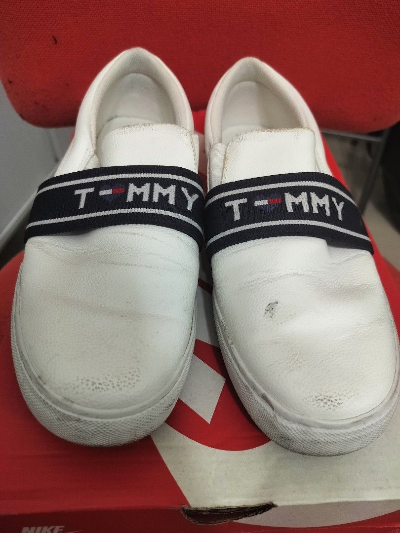 Tommy Hilfiger White Shoes Low (Category: Casual Shoes) located in Caloocan City. Submitted by joean21 (Listing ID 1322155299, Image 2). Description: used once. can be used for school or hospital duty. Last price posted pamigay presyo na :).
