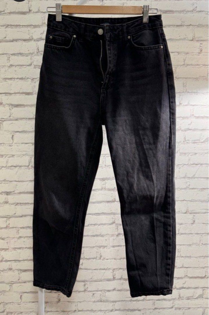 Trendyol Black mom jeans/denim (Category: Jeans) located in Mandaluyong City. Submitted by ramos10 (Listing ID 1322133436, Image 1). Description: Flattering fit.Does not fit me anymore. Decluttering .