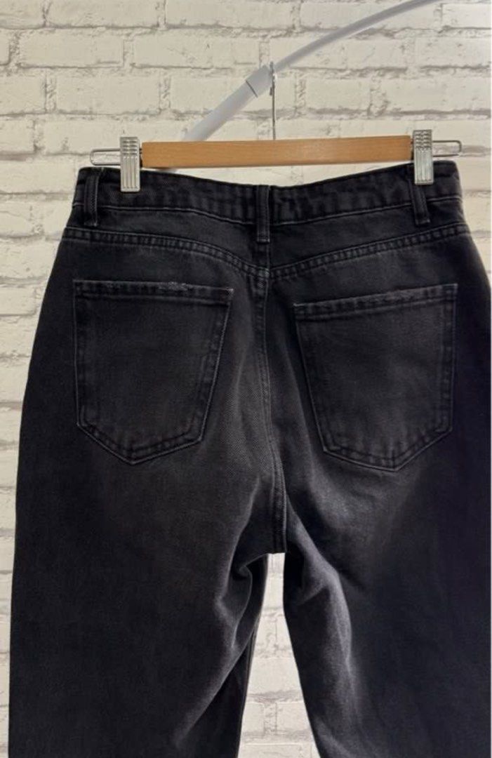 Trendyol Black mom jeans/denim (Category: Jeans) located in Mandaluyong City. Submitted by ramos10 (Listing ID 1322133436, Image 3). Description: Flattering fit.Does not fit me anymore. Decluttering .