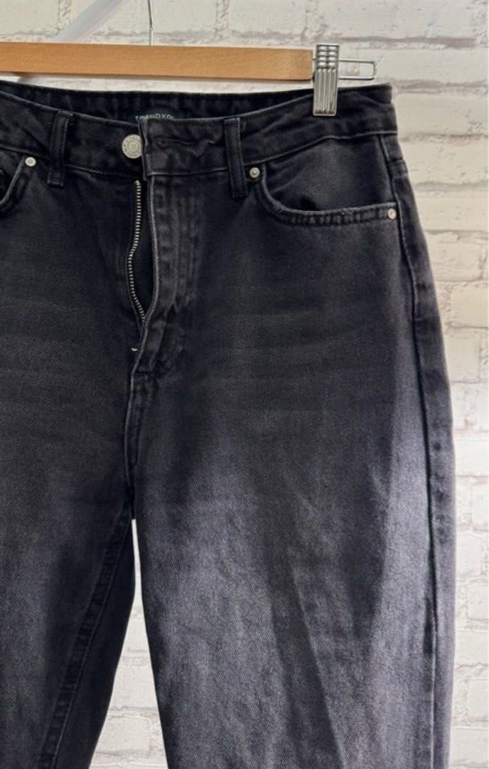 Trendyol Black mom jeans/denim (Category: Jeans) located in Mandaluyong City. Submitted by ramos10 (Listing ID 1322133436, Image 2). Description: Flattering fit.Does not fit me anymore. Decluttering .
