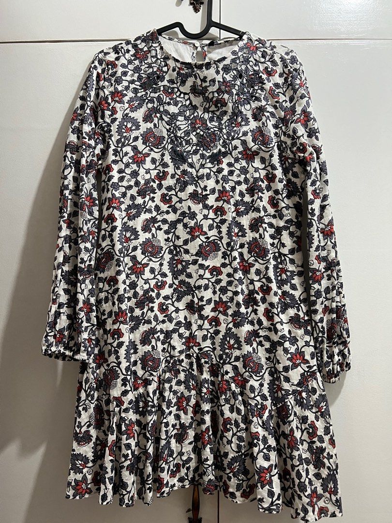Zara floral dress (Category: Dresses) located in Marikina City. Submitted by mariedlp (Listing ID 1322089404, Image 1). Description: .