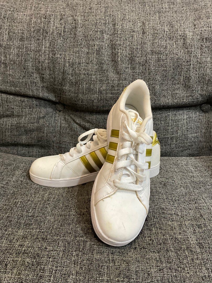 Adidas neo gold stripes 2025