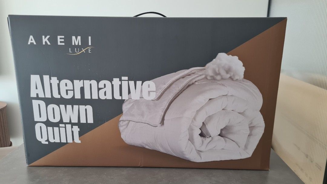 Akemi Luxe alternative down quilt