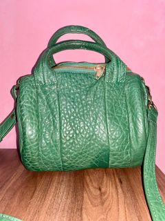 (Category: ) located in . Submitted by nr_thrifted (Listing ID 1322356216, Image 1). Description: .