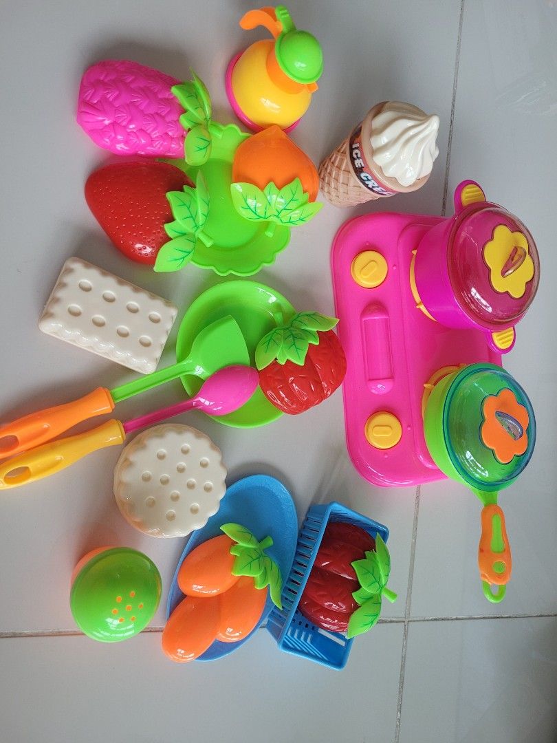 Basic Kitchen Set (Category: Kids Toys) located in Singapore. Submitted by tassist (Listing ID 1322273814, Image 3). Description: Comes in a bag with approximate dimension of 20.5cm (H) x 18.5cm (W). Suitable for children aged 3 or above. Supervision is highly encouraged for children aged 3 or above, if your child has the tendency to put items in his/her mouth. Price is negotiable if buyer buys 2 or more items from seller's listings. Buyer may se