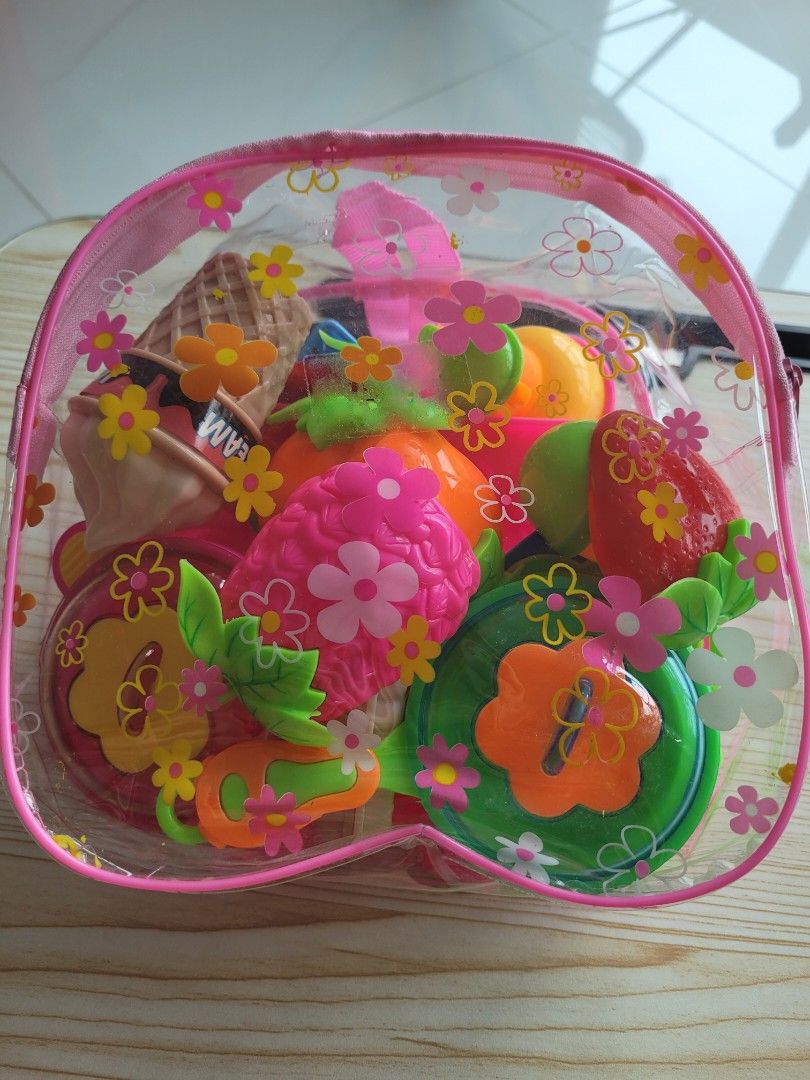 Basic Kitchen Set (Category: Kids Toys) located in Singapore. Submitted by tassist (Listing ID 1322273814, Image 1). Description: Comes in a bag with approximate dimension of 20.5cm (H) x 18.5cm (W). Suitable for children aged 3 or above. Supervision is highly encouraged for children aged 3 or above, if your child has the tendency to put items in his/her mouth. Price is negotiable if buyer buys 2 or more items from seller's listings. Buyer may se