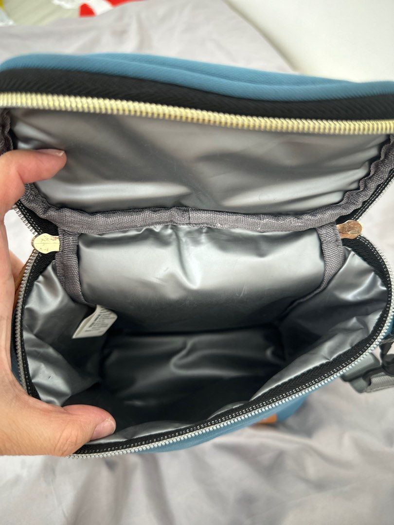 Breastmilk Bag V-Cool (Category: Breastfeeding & Bottle Feeding) located in Manila. Submitted by declutter_rebuff (Listing ID 1322244120, Image 3). Description: Light used Made of polyester outer material, 8mm insulated lining with a plastic handle Can store 2 wide neck bottles and 1 ice brick Size: (L) 19cm x (H) 21cm x (W) 11cm.